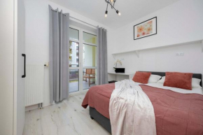 Spacious 10-Guests Apartment with Parking by Noclegi Renters